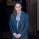 Księżna Kate udowadnia, że szary garnitur nie musi być nudny. Te dodatki robią całą stylizację