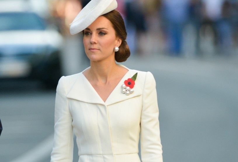 Księżna Kate uwielbia skromne i eleganckie sukienki /Reporters / Andrieu/REPORTER /East News
