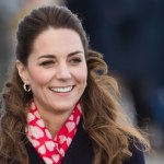 akcesoria Księżna Kate uwielbia ten jesienny dodatek. Jej kolekcja szalików robi wrażenie