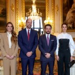 Księżna Kate w idealnym garniturze. Ten kolor świetnie pasuje do bieli