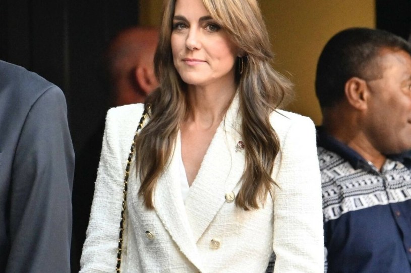 Księżna Kate w marynarce z popularnej sieciówki. Stylizacja już jest hitem