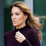 Księżna Kate w śliwkowej sukience Burberry. To kolor jesieni 2026?