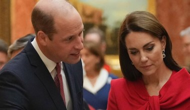 Księżna Kate w trybie pilnym opuściła dom. Towarzyszą jej William z rodziną