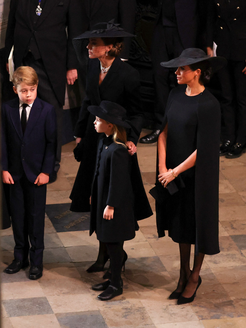 Księżna Kate z dziećmi i Meghan Markle w Opactwie Westminsterskim /WPA Pool /Getty Images
