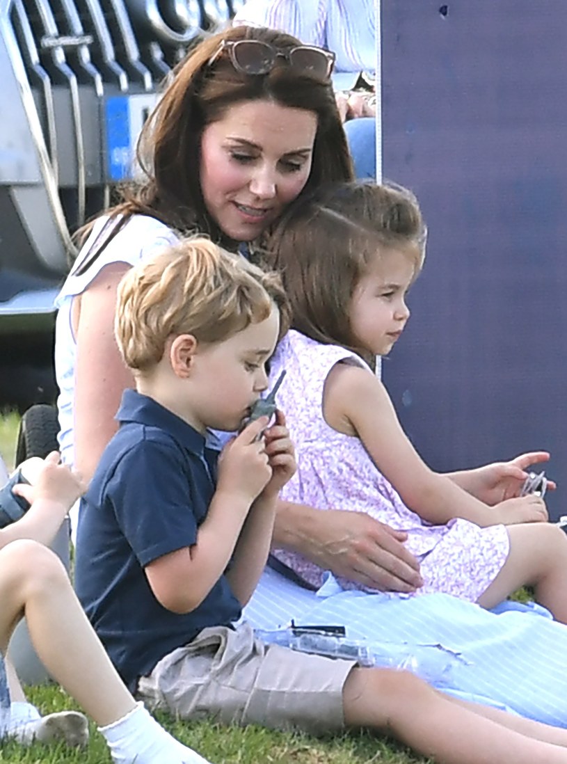 Księżna Kate z dziećmi /East News