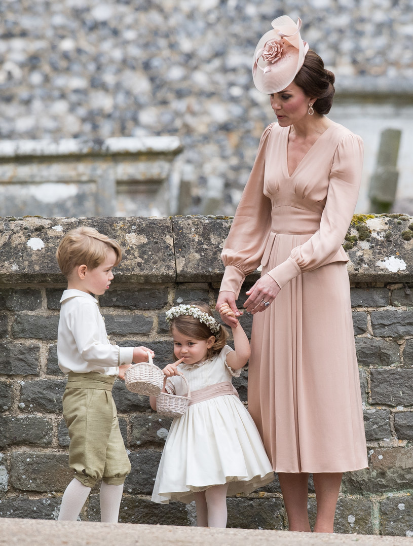Księżna Kate z Georgem i Charlotte na ślubie Pippy Middleton /Samir Hussein /Getty Images