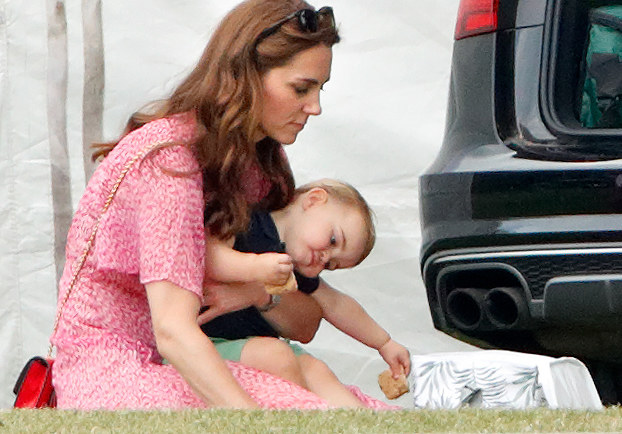 Księżna Kate z synem /Max Mumbly /Getty Images