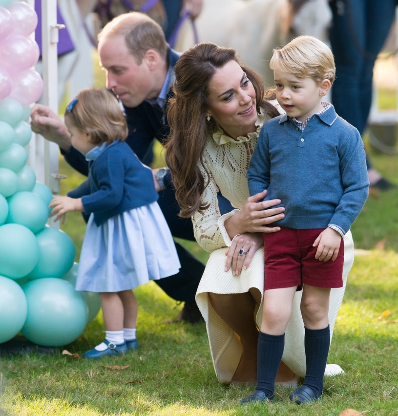 Księżna Kate z WIlliamem i trojgiem dzieci /Samir Hussein /Getty Images