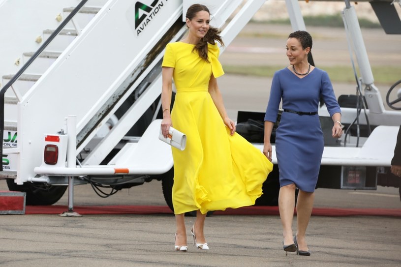 Księżna Kate zadała szyku na lotnisku /East News