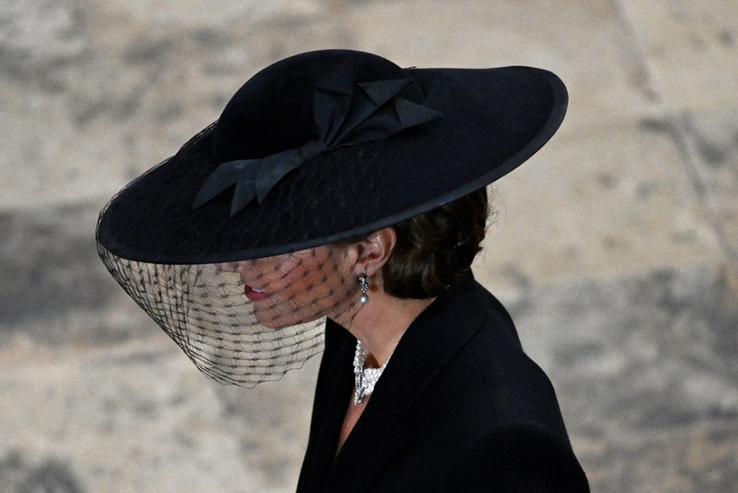 Księżna Kate założyła wyjątkową biżuterię na pogrzeb królowej Elżbiety II /Gareth Cattermole /Getty Images