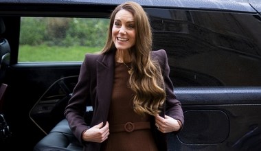 Księżna Kate znów olśniła. Jej kosztowny czekoladowy total look to hit