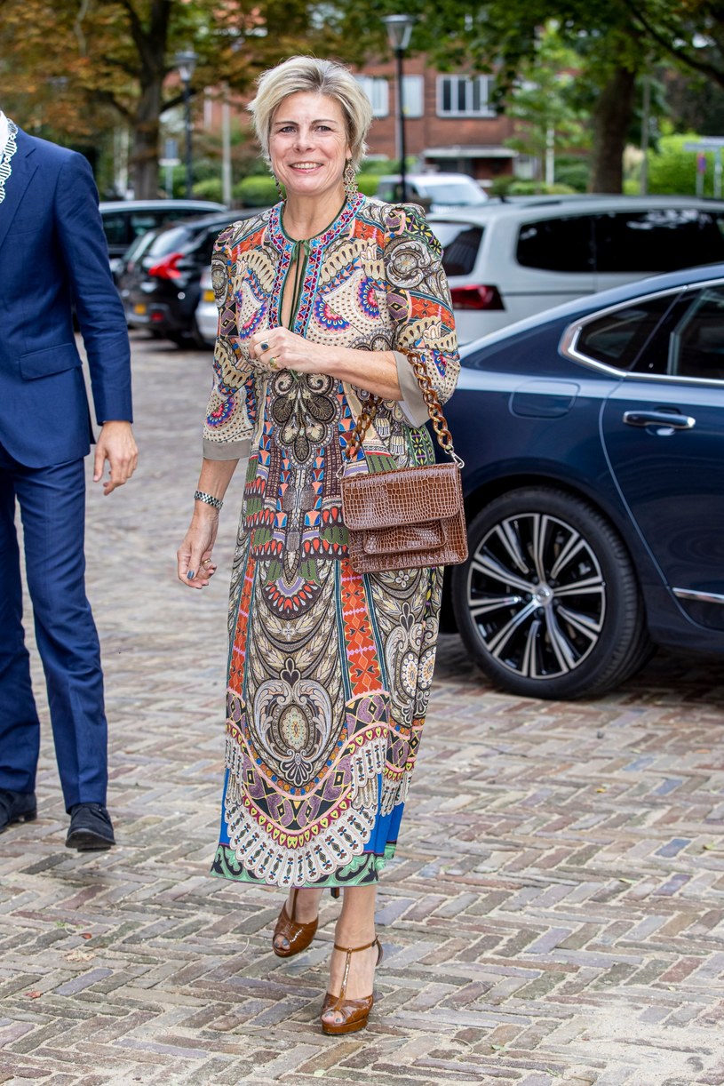 Księżna Laurentien lubi kolorowe wzorzyste stroje /Getty Images