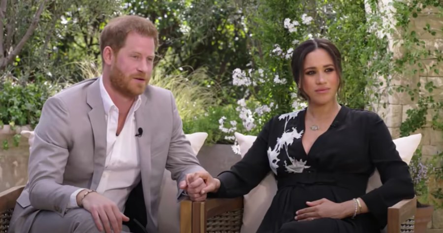 Księżna Meghan i książę Harry w czasie wywiadu z Oprah (fot. screen z YouTube) /materiały prasowe