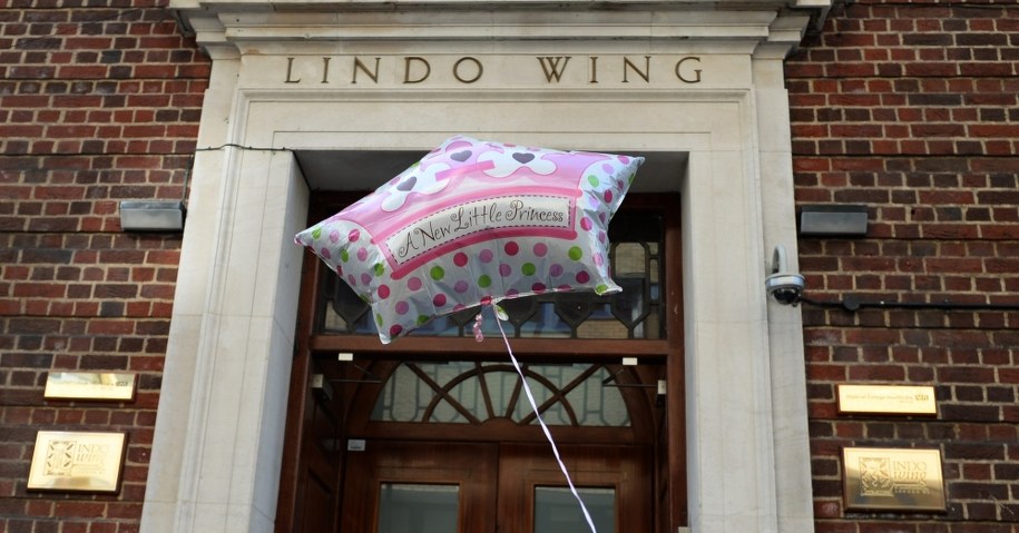 Księżna urodzi w szpitalu St. Mary's w Londynie /ANDY RAIN /PAP/EPA