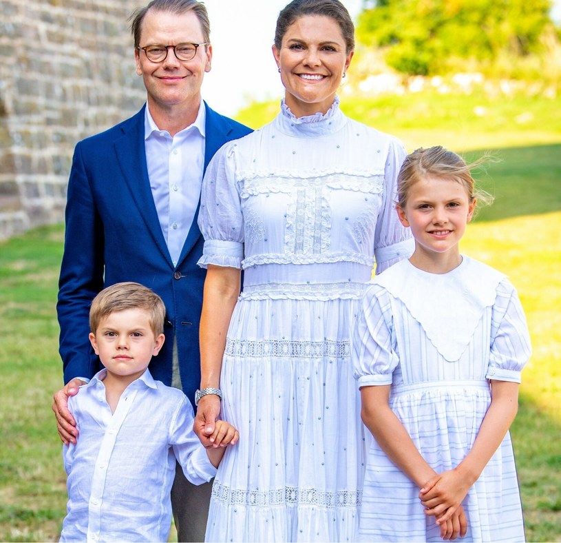 Księżniczka Victoria i książę Daniel z dziećmi /Rex Features/EAST NEWS /East News