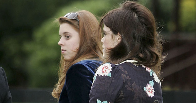 Księżniczki Beatrice i Eugene nie dorównują Kate ani popularnością, ani urodą /Chris Jackson /Getty Images