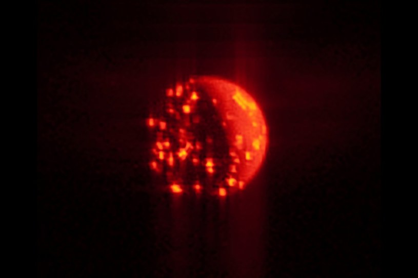 Księżyc Io w podczerwieni /NASA
