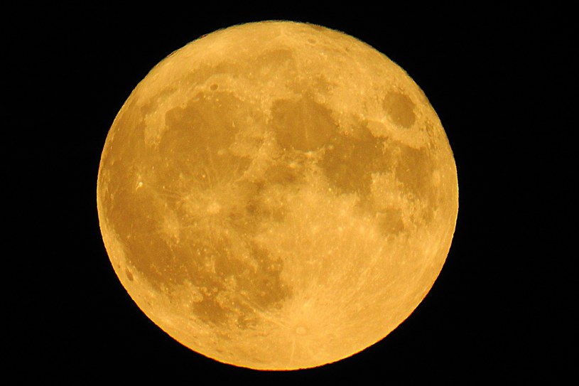 Księżyc podczas pełni to widok, który warto uchwycić na fotografii (zdj. ilustracyjne) / Hans Benn /Pixabay.com