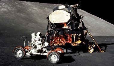 Księżyc wciąż skrywa ślady Thei? Nowe odkrycie w próbkach Apollo 17