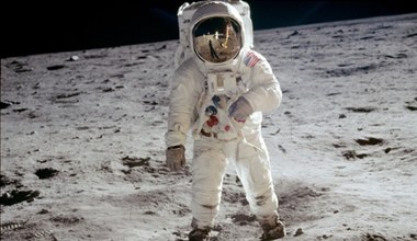 Księżycowy pył z misji Apollo 11 sprzedany na aukcji. Kwota robi wrażenie