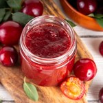  Kształt śliwki, smak podobny wiśni, a powidła wychodzą boskie. Niektórzy mają w ogrodach i zostawiają ptakom