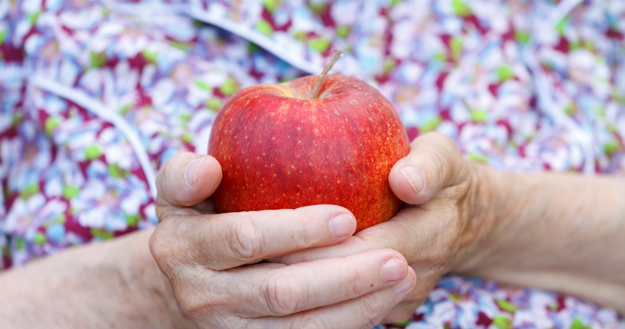 Kto by pomyślał, że jabłka mogą przydać się podczas uprawy storczyka /123RF/PICSEL