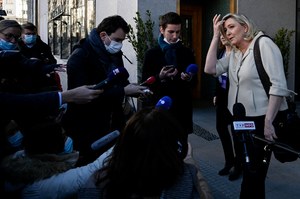 Chi oggi "Un utile idiota" Mosca, cioè la follia filorussa continua