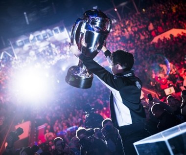 Kto i gdzie zarabia na e-sporcie
