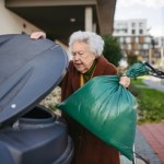 Kto jest zwolniony z opłaty za śmieci? Sprawdź, zanim zapłacisz pełną stawkę