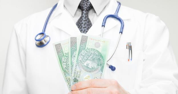 Kto ma pieniądze ucieka przed kolejkami w publicznej służbie zdrowia do gabinetów prywatnych /&copy;123RF/PICSEL