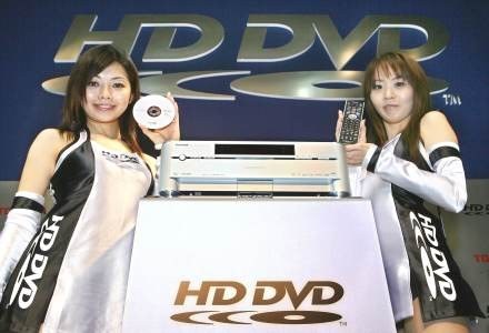 Kto ma rację w tym sporze. Internauci czy twórcy HD DVD? /AFP