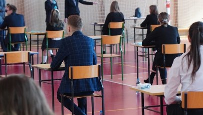 Kto może skorzystać z wydłużonego czasu na maturze? Zmiany wywołały kontrowersje