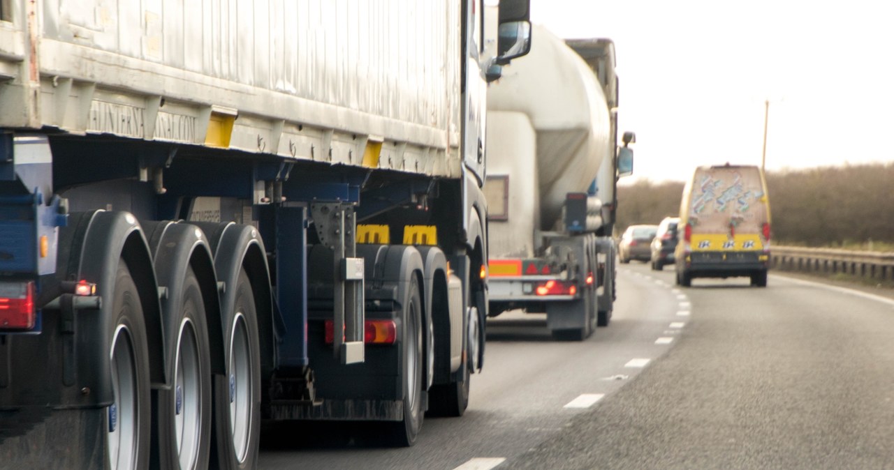 Kto musi płacić podatek od środków transportu? /123RF/PICSEL