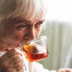 Kto nie powinien pić czarnej herbaty? W tych przypadkach może zaszkodzić