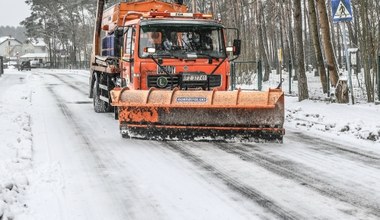 Kto odśnieża drogi? To zależy, jaka to droga, ale przepisy są jasne