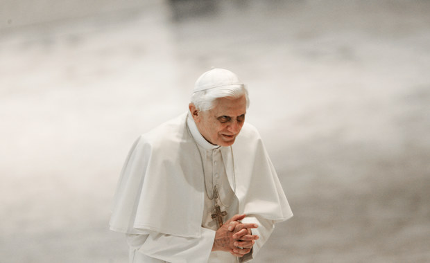 Kto opiekuje się papieżem seniorem Benedyktem XVI?