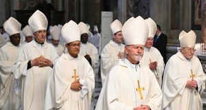 Kto papieżem? Nowe doniesienia na godziny przed wyborem