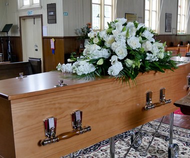Kto pochowa zmarłego, który nie miał krewnych? Przepisy są jasne