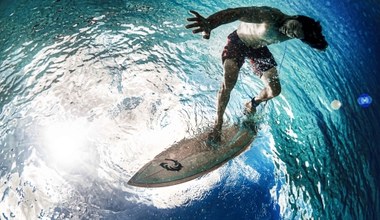 Kto powiedział, że surfing nie uda się pod wodą?