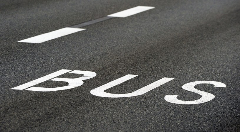 Kto powinien mieć prawo do jazdy buspasami? /Jan Bielecki /East News
