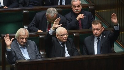 Kto za, a kto przeciw? Oto jak głosowały kluby i koła ws. weta prezydenckiego