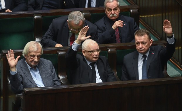 Kto za, a kto przeciw? Oto jak głosowały kluby i koła ws. weta prezydenckiego