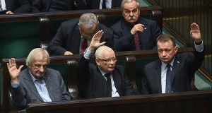 Kto za, a kto przeciw? Oto jak głosowały kluby i koła ws. weta prezydenckiego