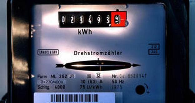 Kto zalega firmie energetycznej w Niemczech co najmniej 100 euro, musi liczyć się z odcięciem prądu /Deutsche Welle