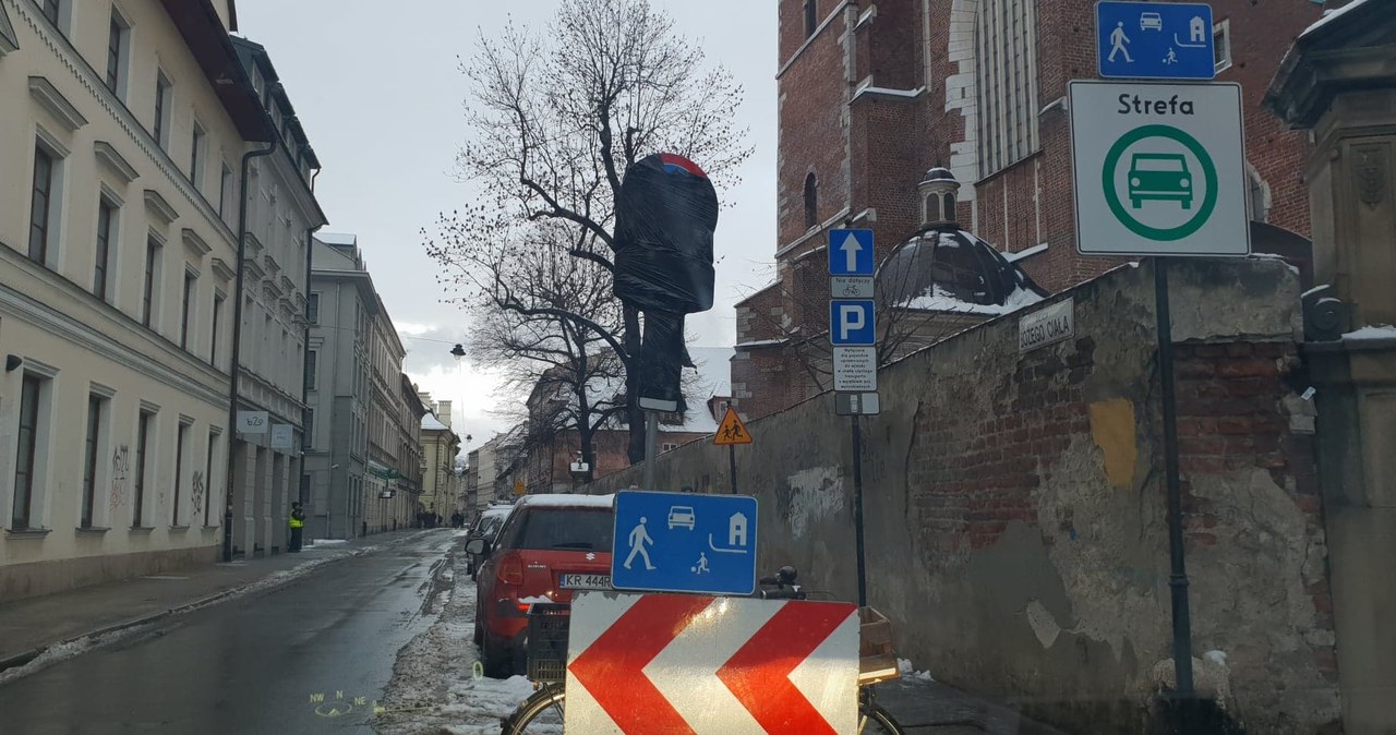 Kto zapłaci za wprowadzenie i likwidację strefy? Nie urzędnicy, tylko mieszkańcy Krakowa /INTERIA.PL