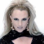 Kto zaśpiewał w przeboju Britney Spears?