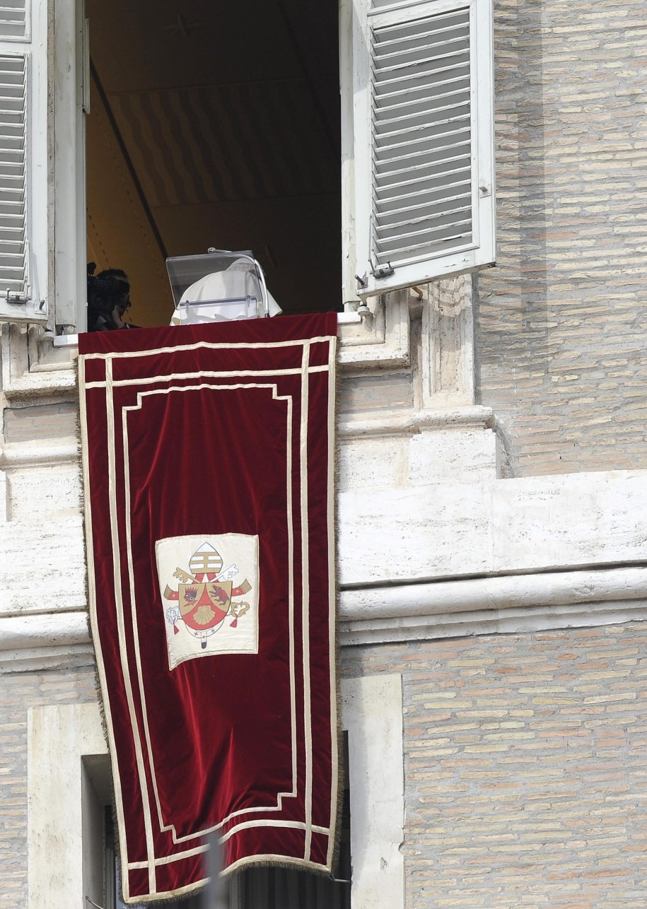 Kto zastąpi Benedykta XVI? Bukacherzy z wysp mają zdecydowanego faworyta /MAURIZIO BRAMBATTI /PAP/EPA