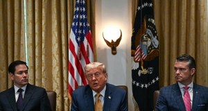 Kto zatrzymał wsparcie dla Ukrainy? Trudni ludzie Trumpa