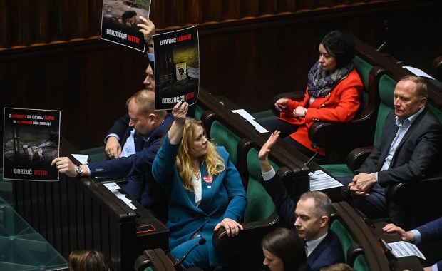 Kto zmienił zdanie ws. ustawy łańcuchowej? Wyniki głosowania