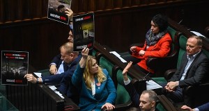 Kto zmienił zdanie ws. ustawy łańcuchowej? Wyniki głosowania